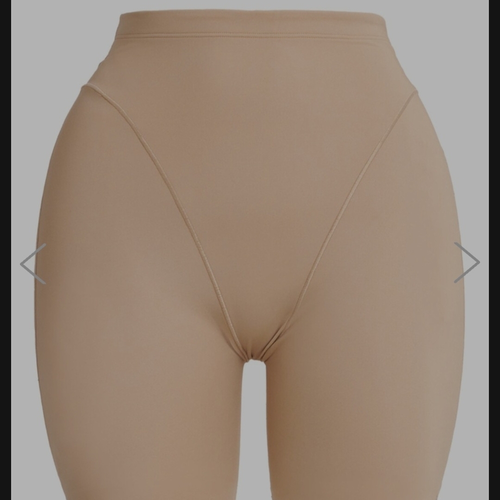 SKIMS BUTT AND THIGH ENHANCING Shorts